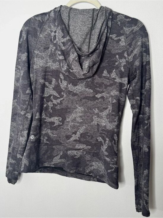 lululemon athletica Jackets & Blazers - Lululemon Warm Stabilizer Hoodie in the "Incognito Camo HTR Black" pattern.